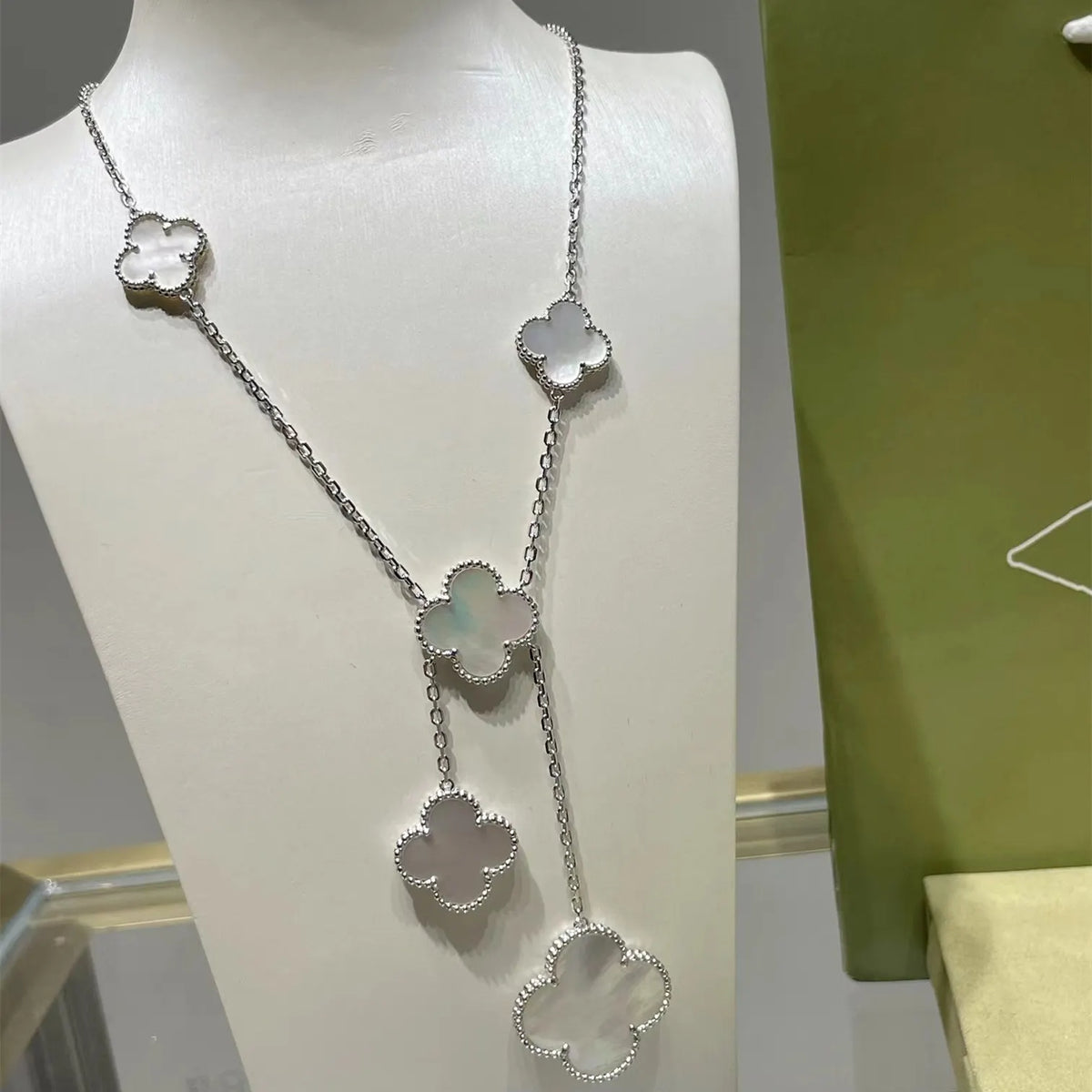 Van Cleef & Arpels Four-leaf clover chalcedony 6-flower necklace 6 colors