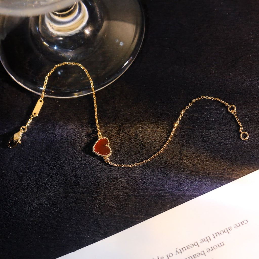 HEART-SHAPED  CARNELIAN SINGLE FLOWER BRACELET