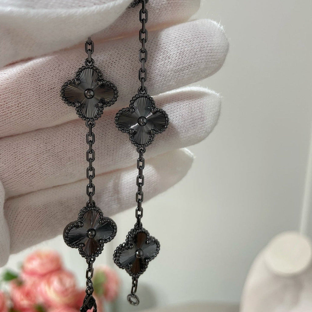 New CLOVER 5 MOTIF BLACK BRACELET