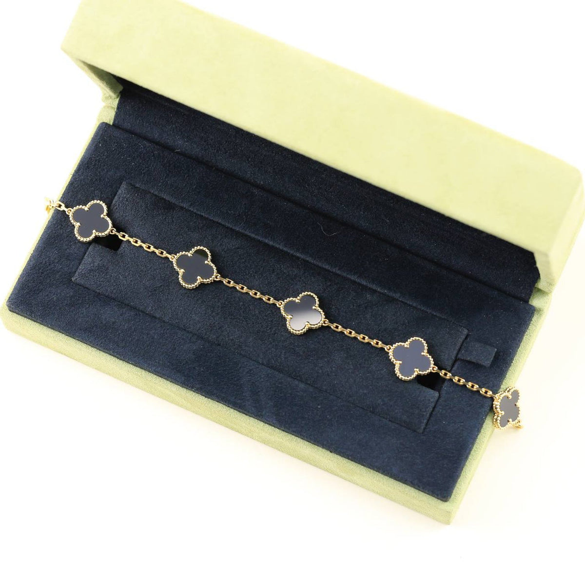 New CLOVER 5 MOTIF ONYXS BRACELET COLLECTION