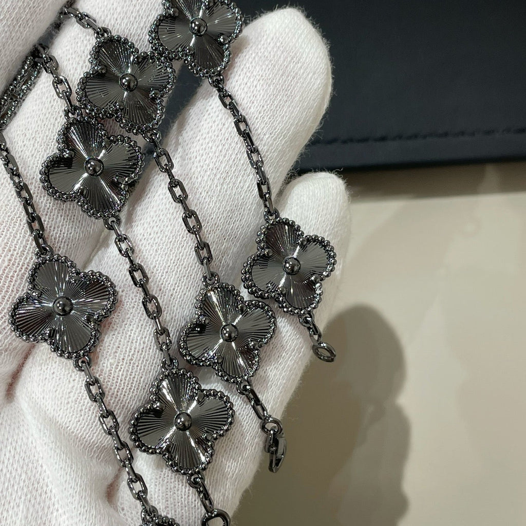 New CLOVER 5 MOTIF BLACK BRACELET