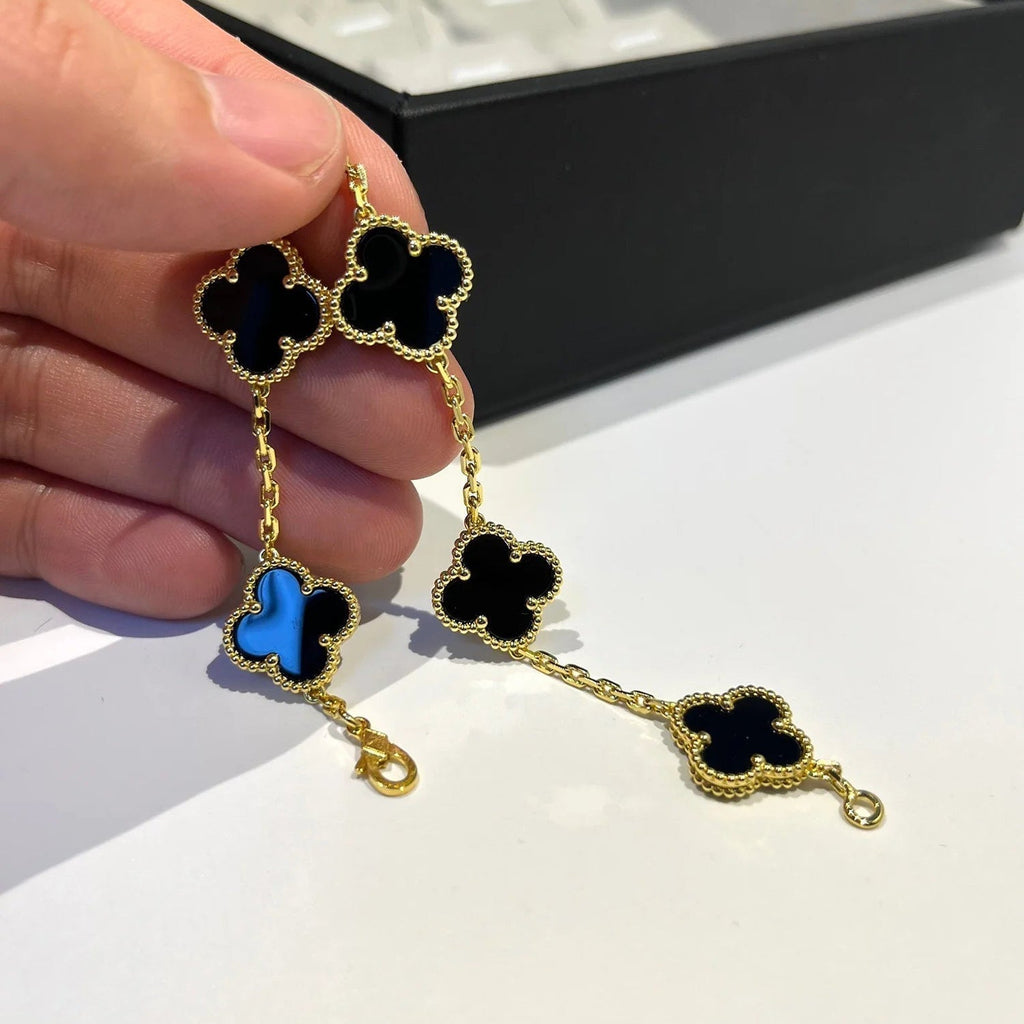 New CLOVER 5 MOTIF ONYXS BRACELET COLLECTION