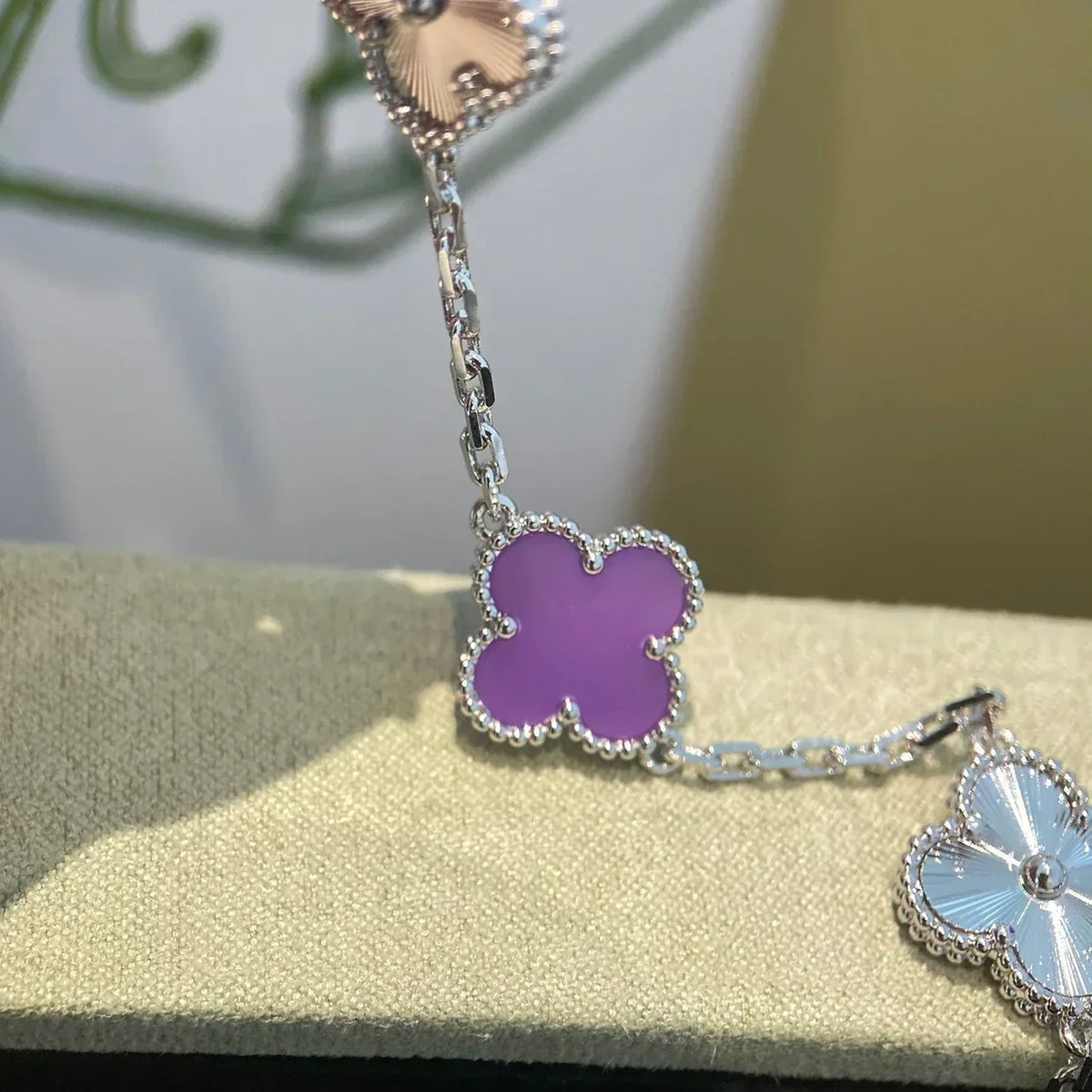 New  CLOVER 5 MOTIF VIOLET BRACELET COLLECTION