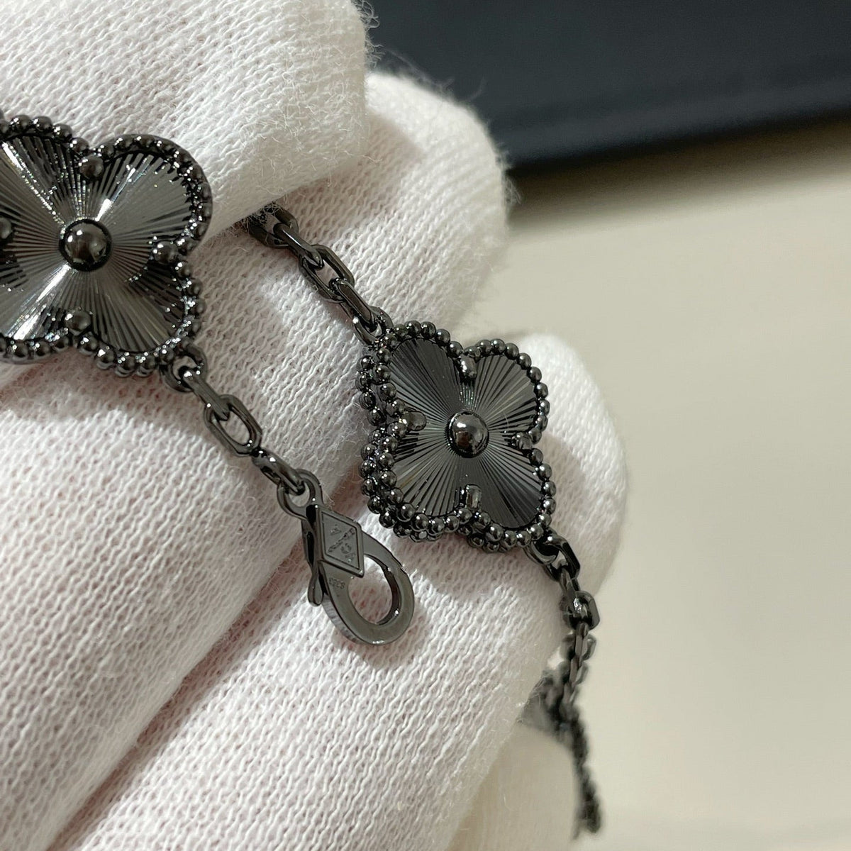 New CLOVER 5 MOTIF BLACK BRACELET