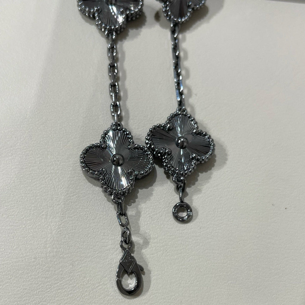 New CLOVER 5 MOTIF BLACK BRACELET