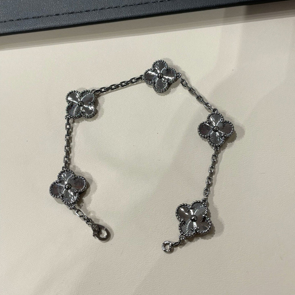 New CLOVER 5 MOTIF BLACK BRACELET