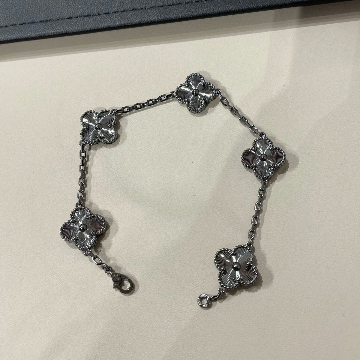 New CLOVER 5 MOTIF BLACK BRACELET