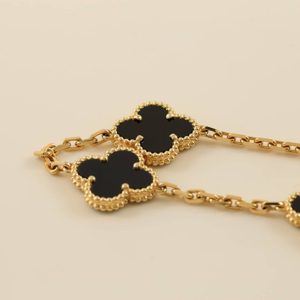 New CLOVER 5 MOTIF ONYXS BRACELET COLLECTION