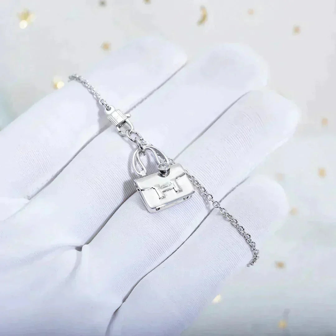 AMULETTE PEDANT SILVER NECKLACE