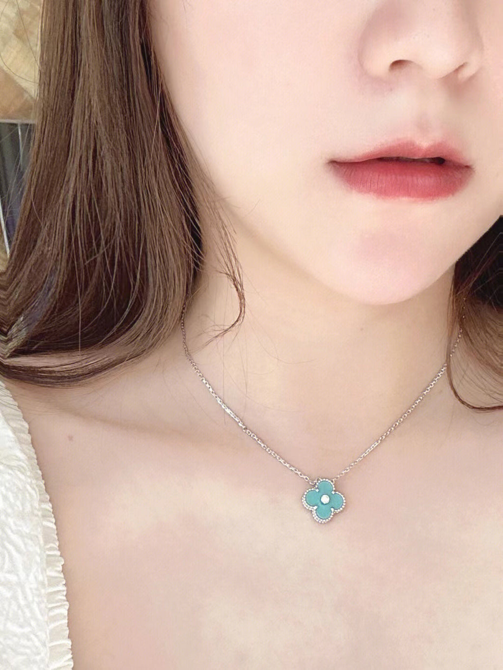 CLOVER 1 DIAMOND LIGHT BLUE SILVER NECKLACE