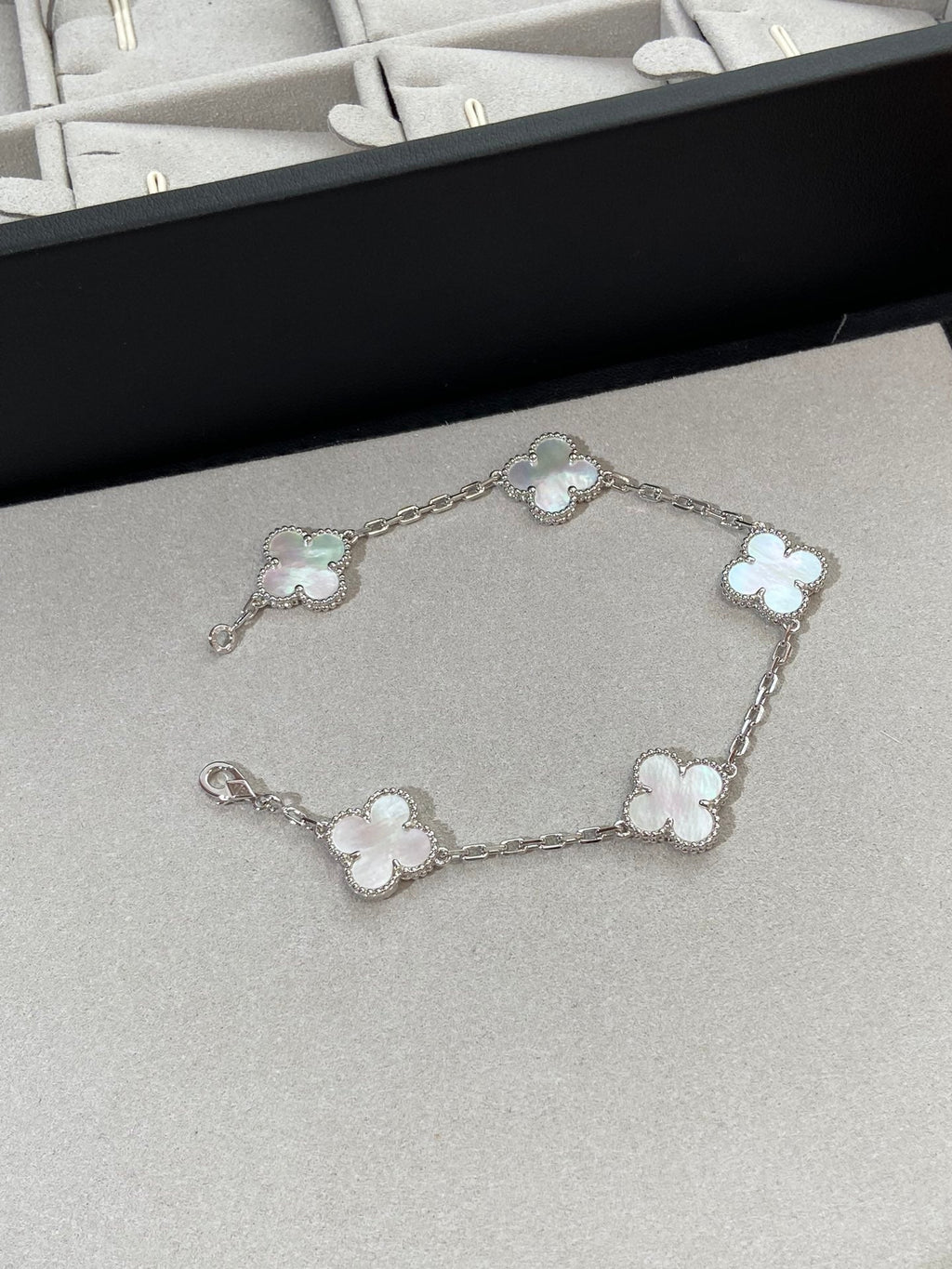 New CLOVER WHITE PEARL MOP 5 MOTIF BRACELET COLLECTION
