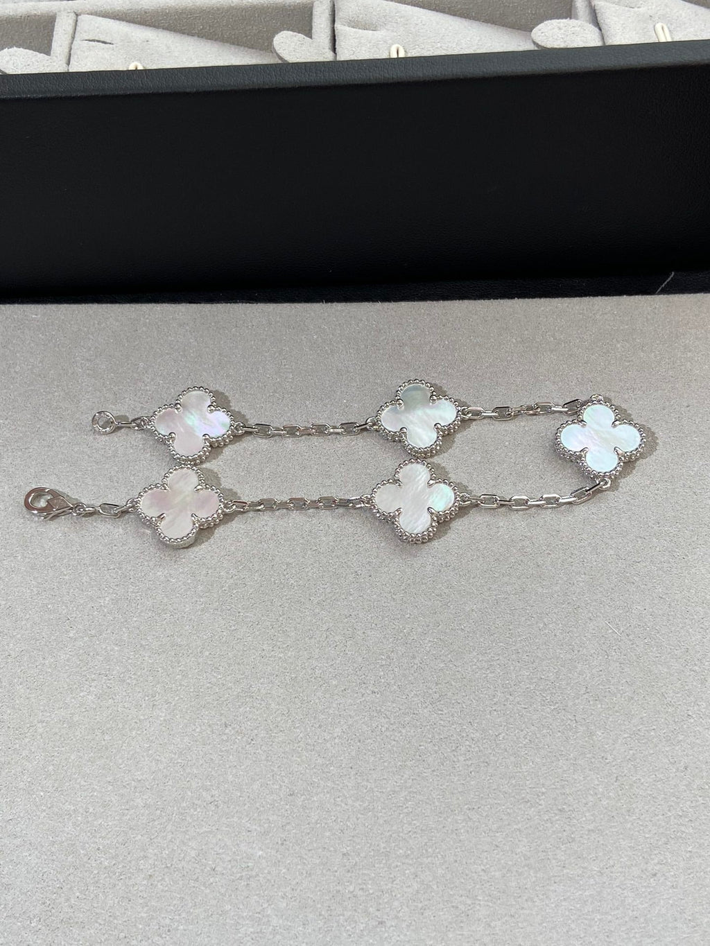 New CLOVER WHITE PEARL MOP 5 MOTIF BRACELET COLLECTION