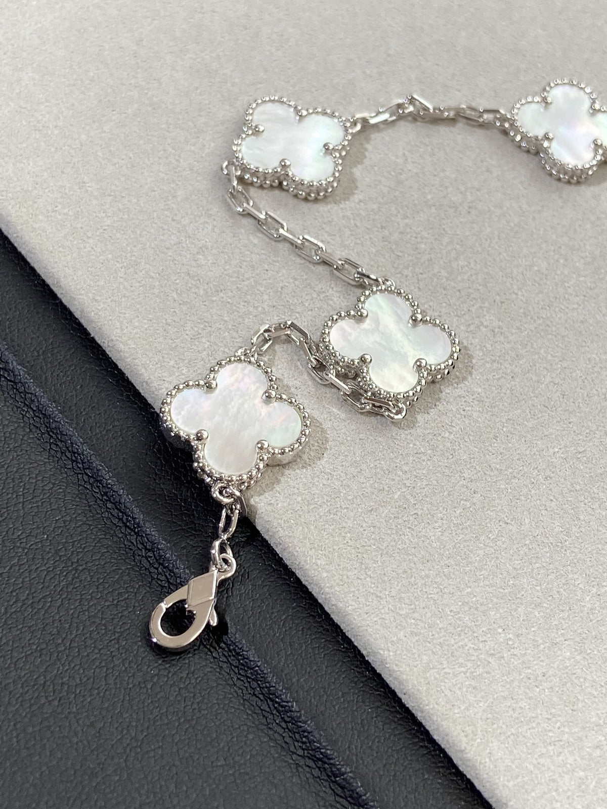 New CLOVER WHITE PEARL MOP 5 MOTIF BRACELET COLLECTION