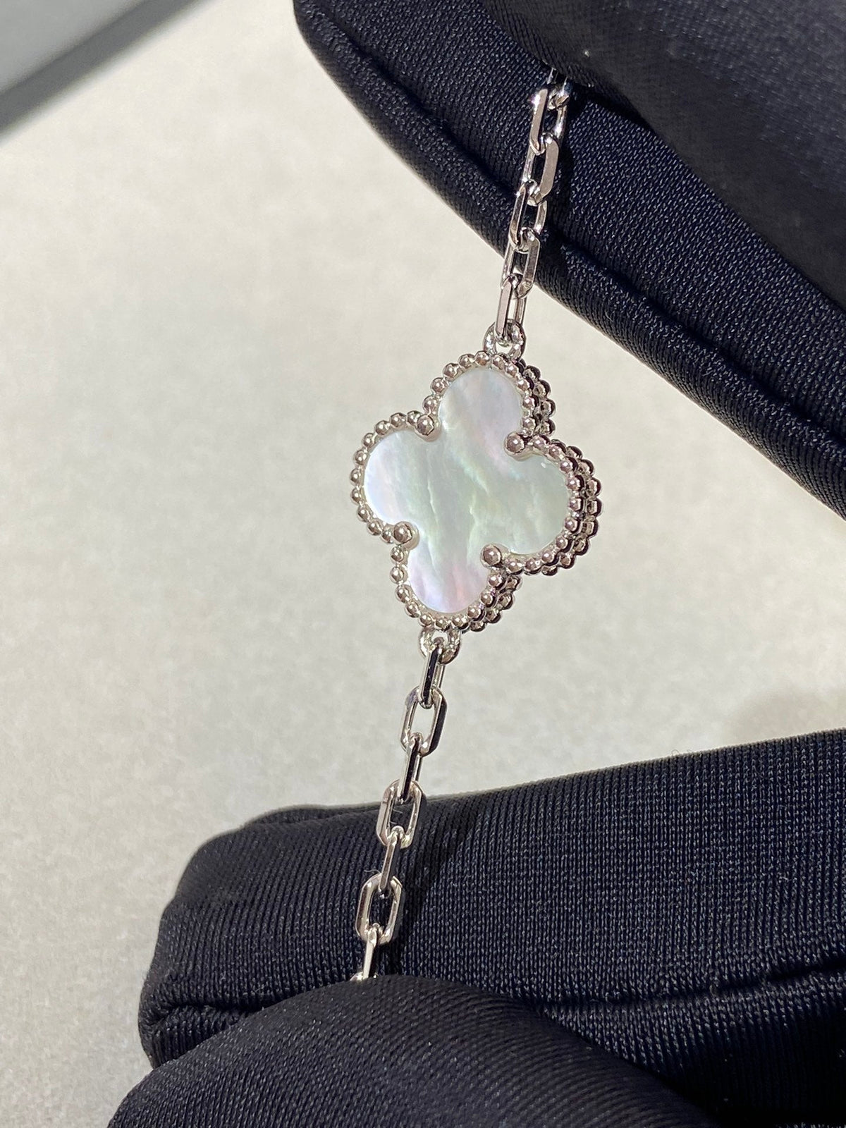New CLOVER WHITE PEARL MOP 5 MOTIF BRACELET COLLECTION