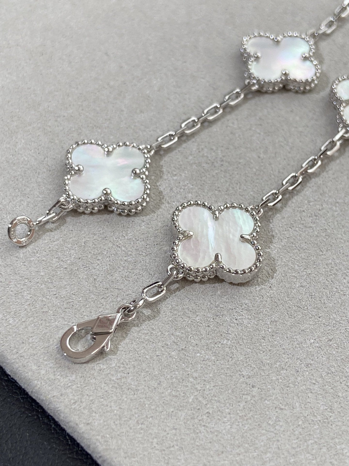 New CLOVER WHITE PEARL MOP 5 MOTIF BRACELET COLLECTION