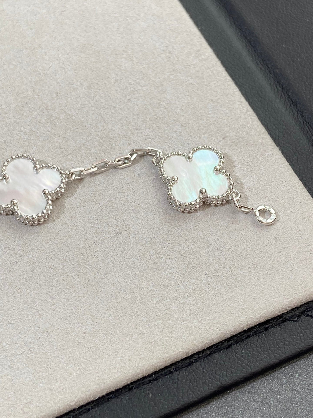 New CLOVER WHITE PEARL MOP 5 MOTIF BRACELET COLLECTION