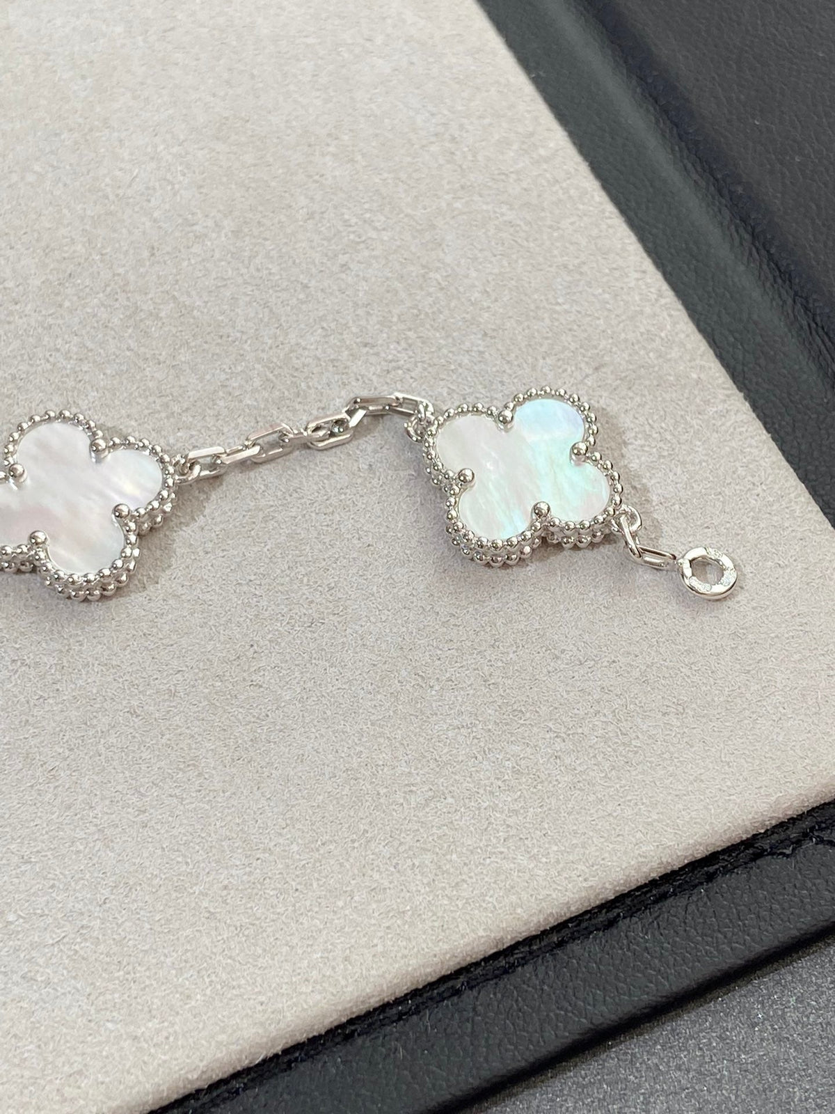 New CLOVER WHITE PEARL MOP 5 MOTIF BRACELET COLLECTION