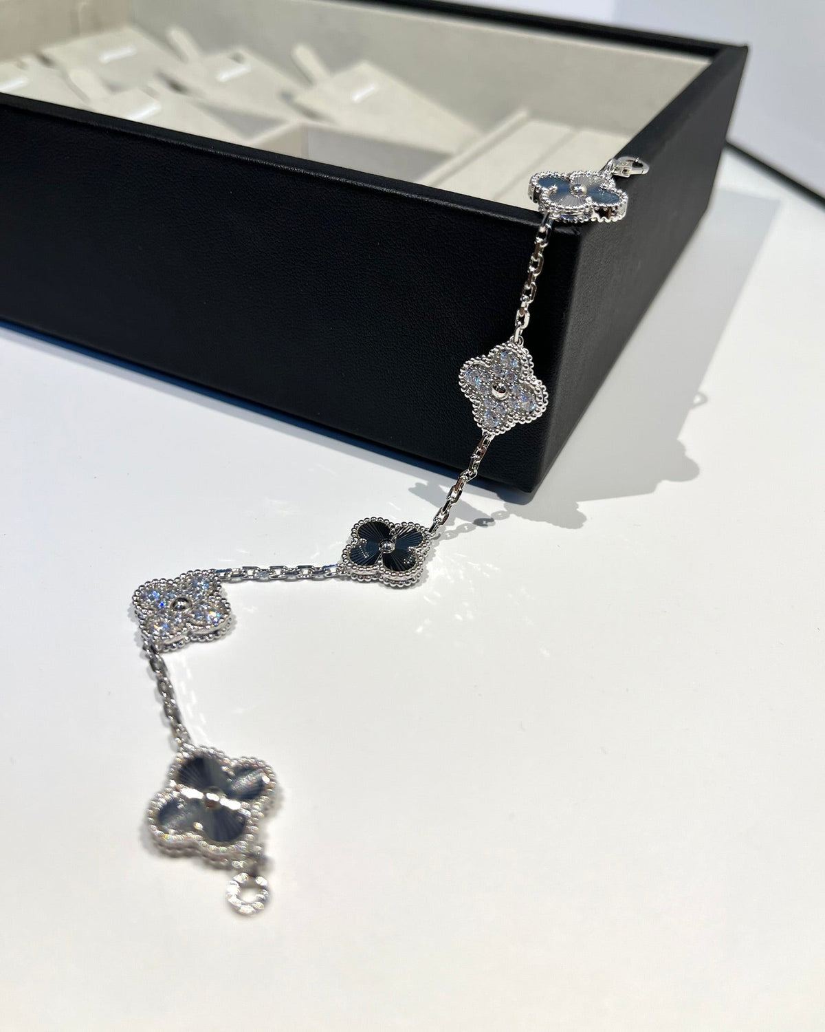 New  CLOVER 5 MOTIF LASER BRACELET COLLECTION
