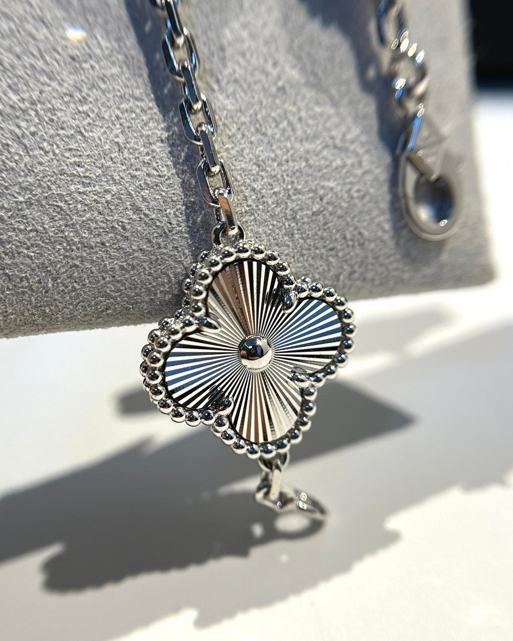 New  CLOVER 5 MOTIF LASER BRACELET COLLECTION