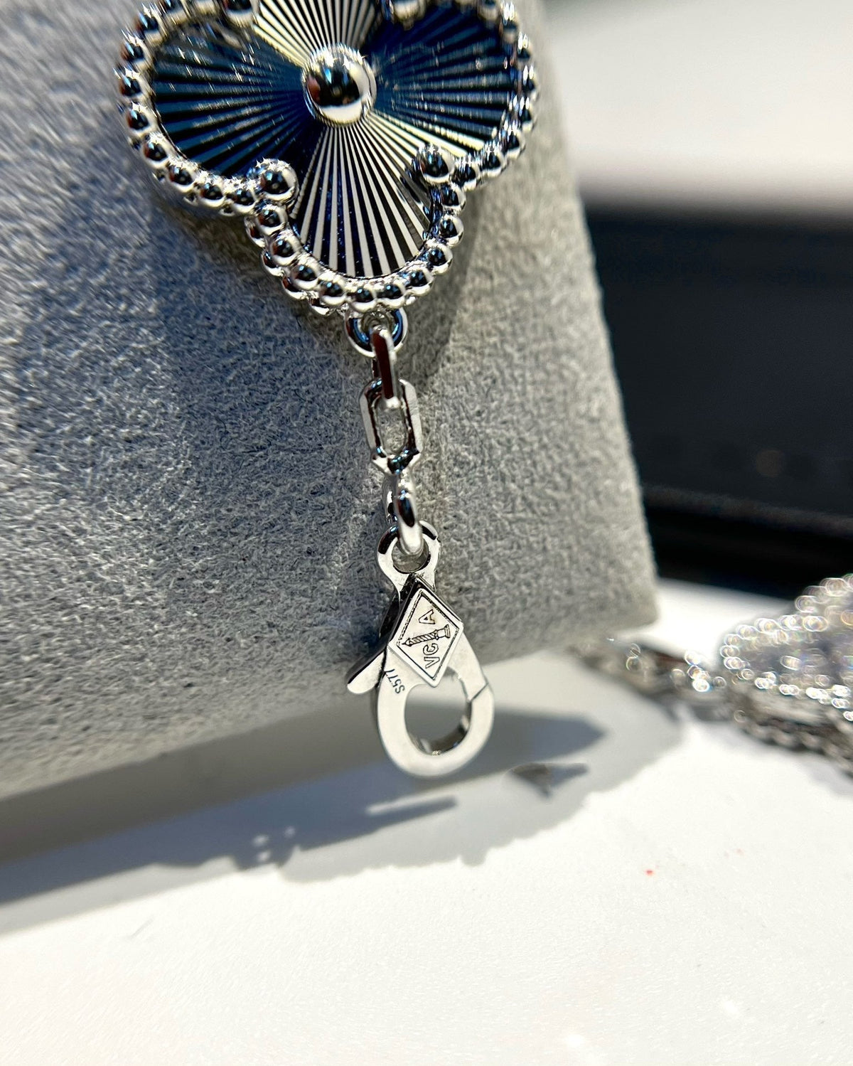 New  CLOVER 5 MOTIF LASER BRACELET COLLECTION