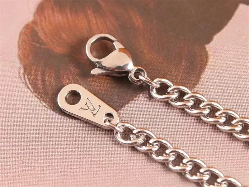 Louis Vuitton ペンダント ダック NIGO MP3230