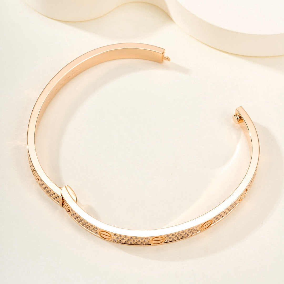 LOVE BRACELET 4.8MM DIAMOND-PAVED