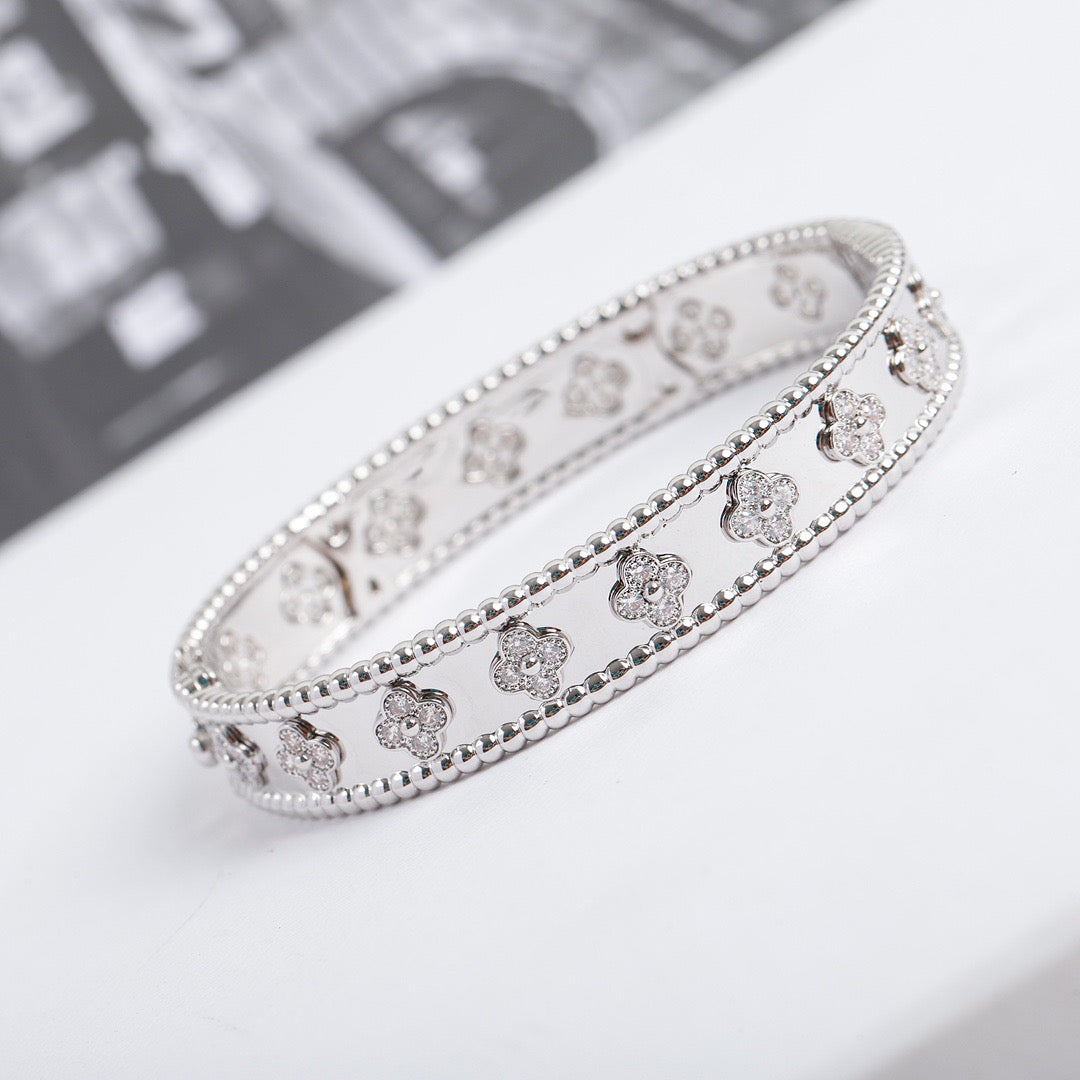 CLOVER BRACELET 8MM DIAMONDS