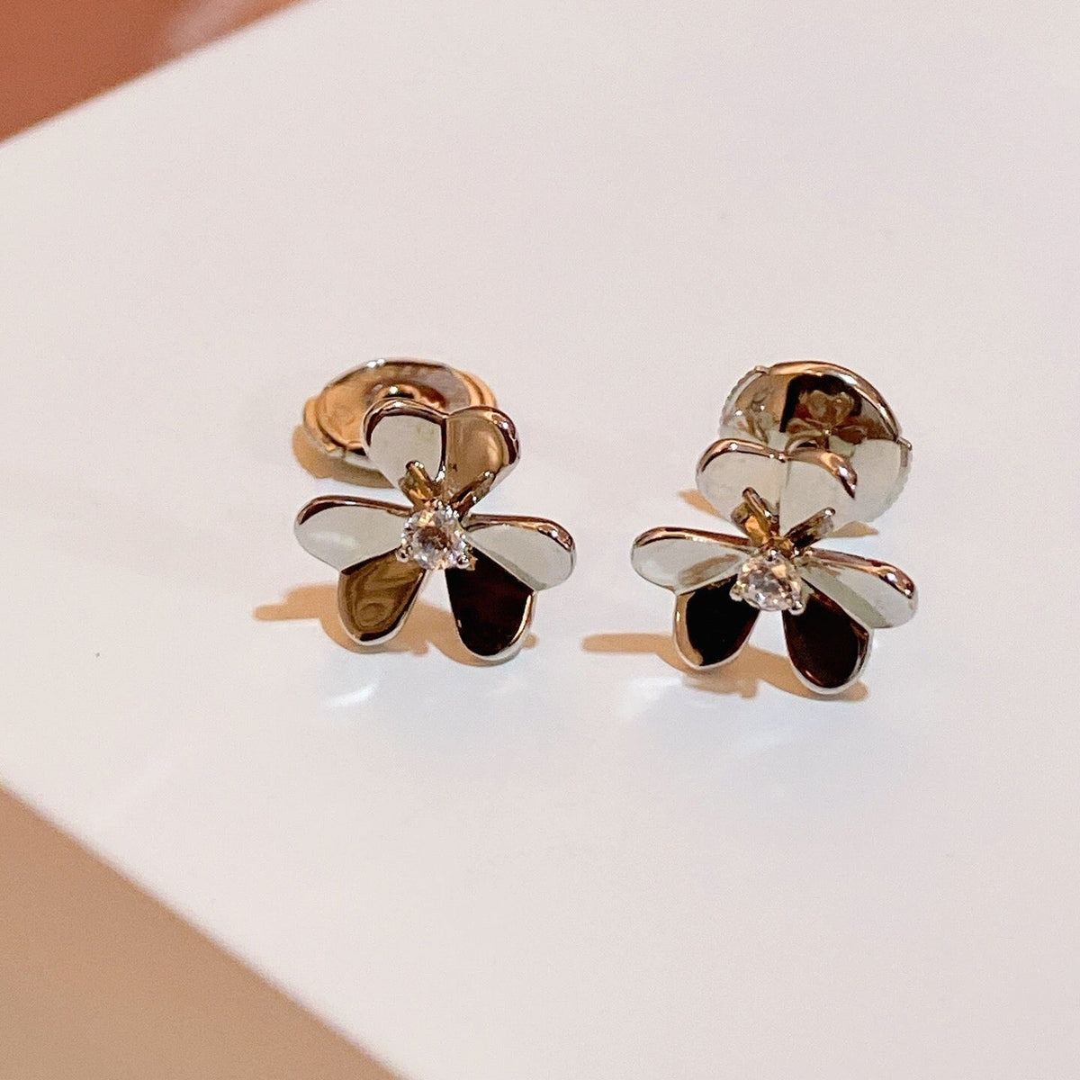 FRIVOLE MINI FLOWER EARRINGS
