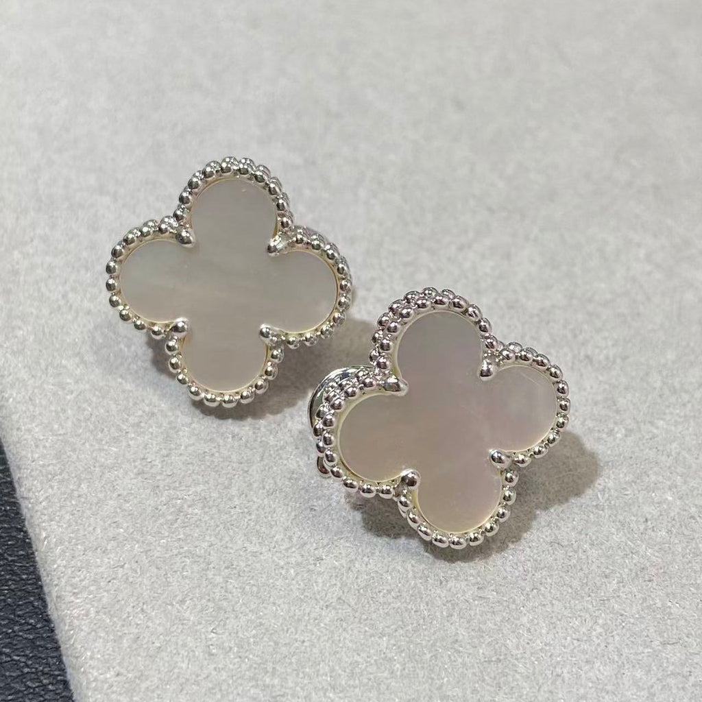 CLOVER LARGE (20mm) 1 MOTIFS WHITE MOP STUD EARRINGS