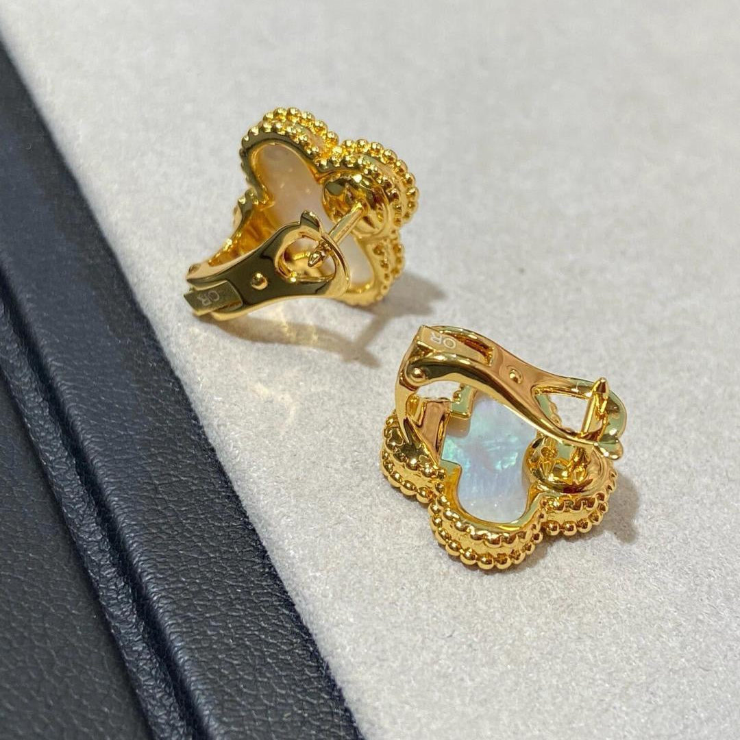 CLOVER LARGE (20mm) 1 MOTIFS WHITE MOP STUD EARRINGS