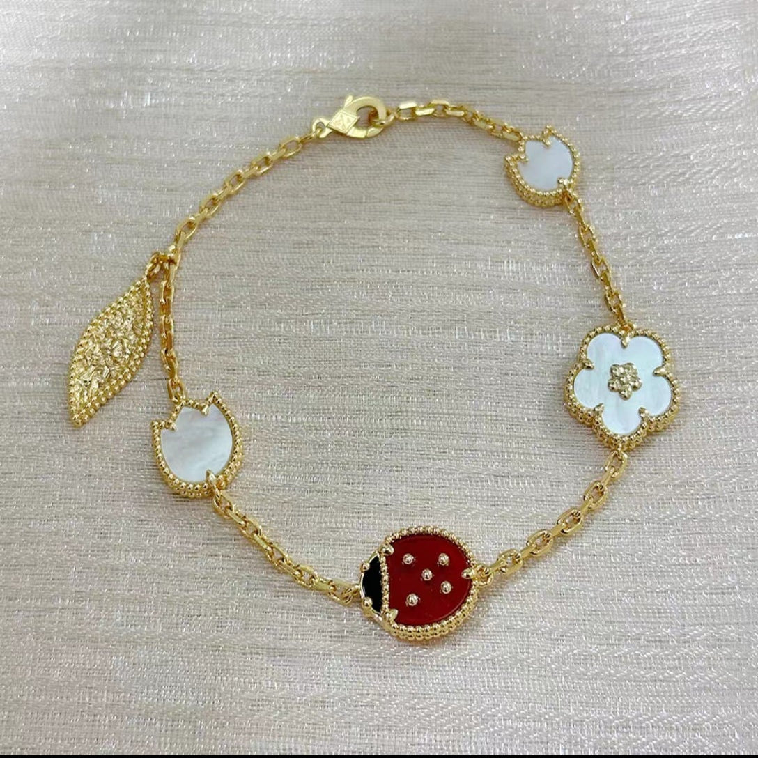 LUCKY SPRING 5 MOTIF BRACELET