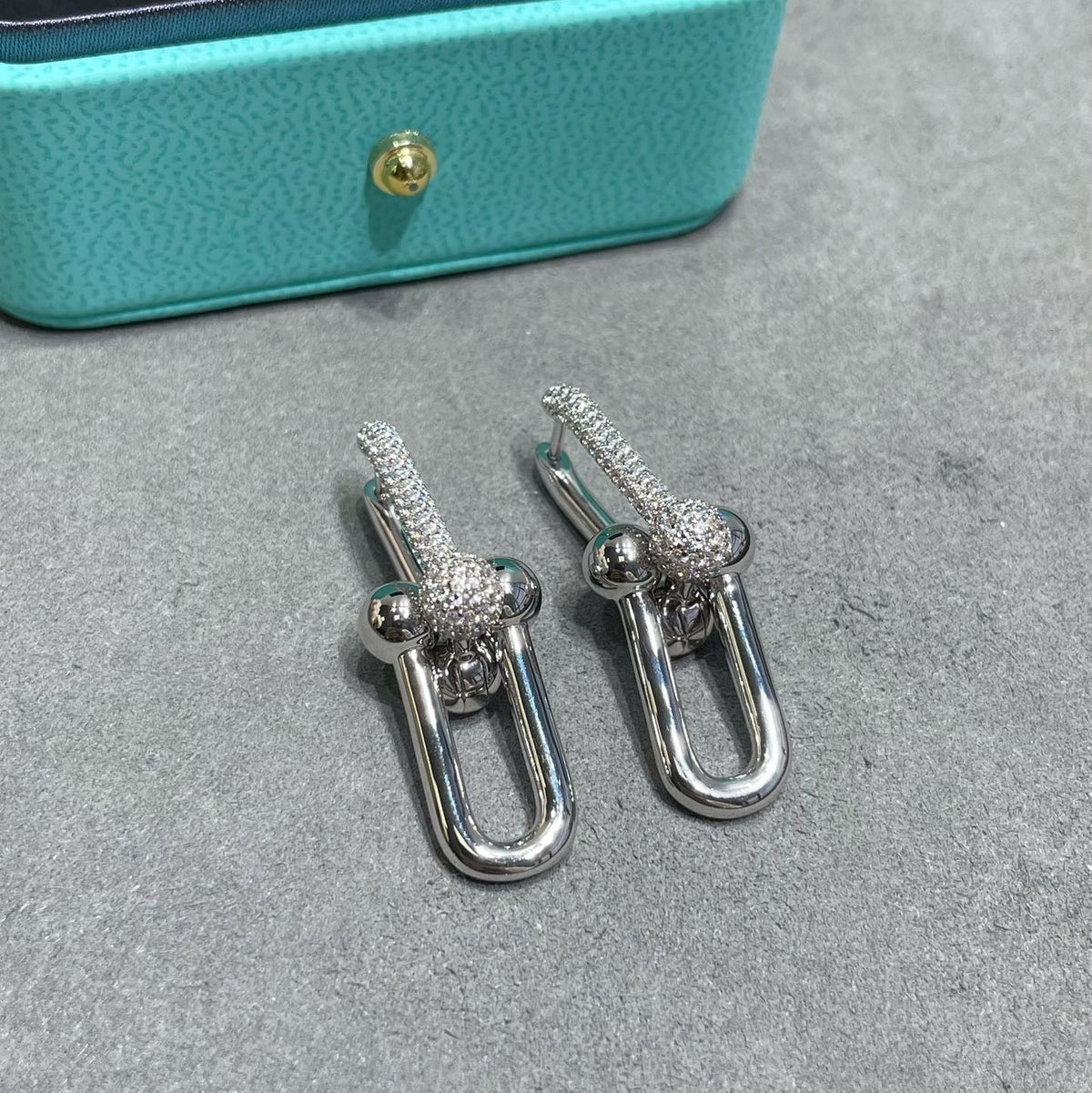 TF U-shaped diamond earrings