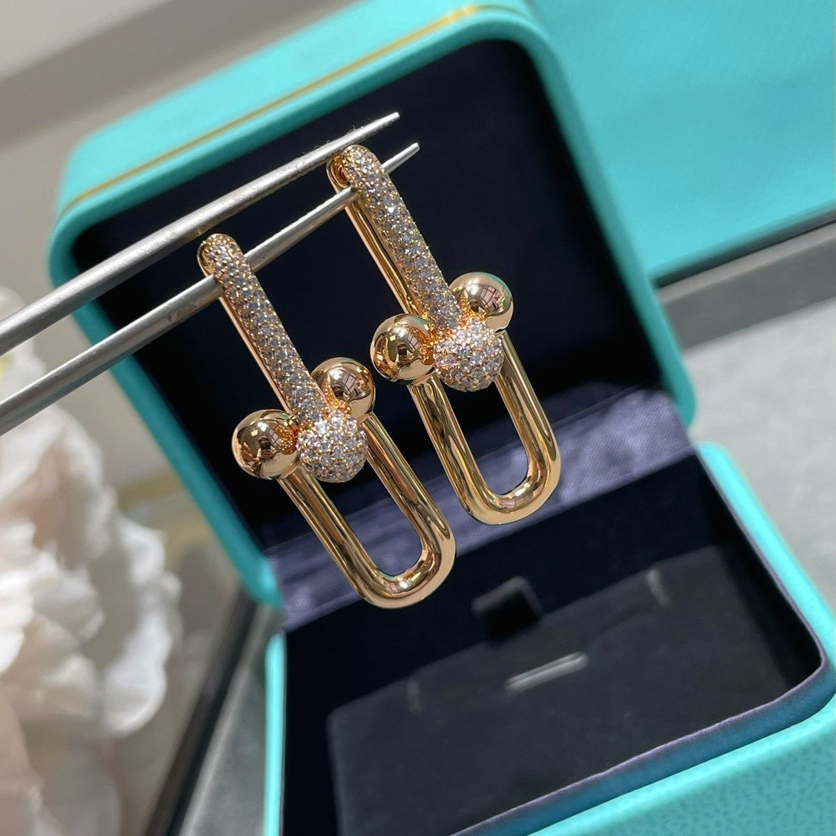 TF U-shaped diamond earrings
