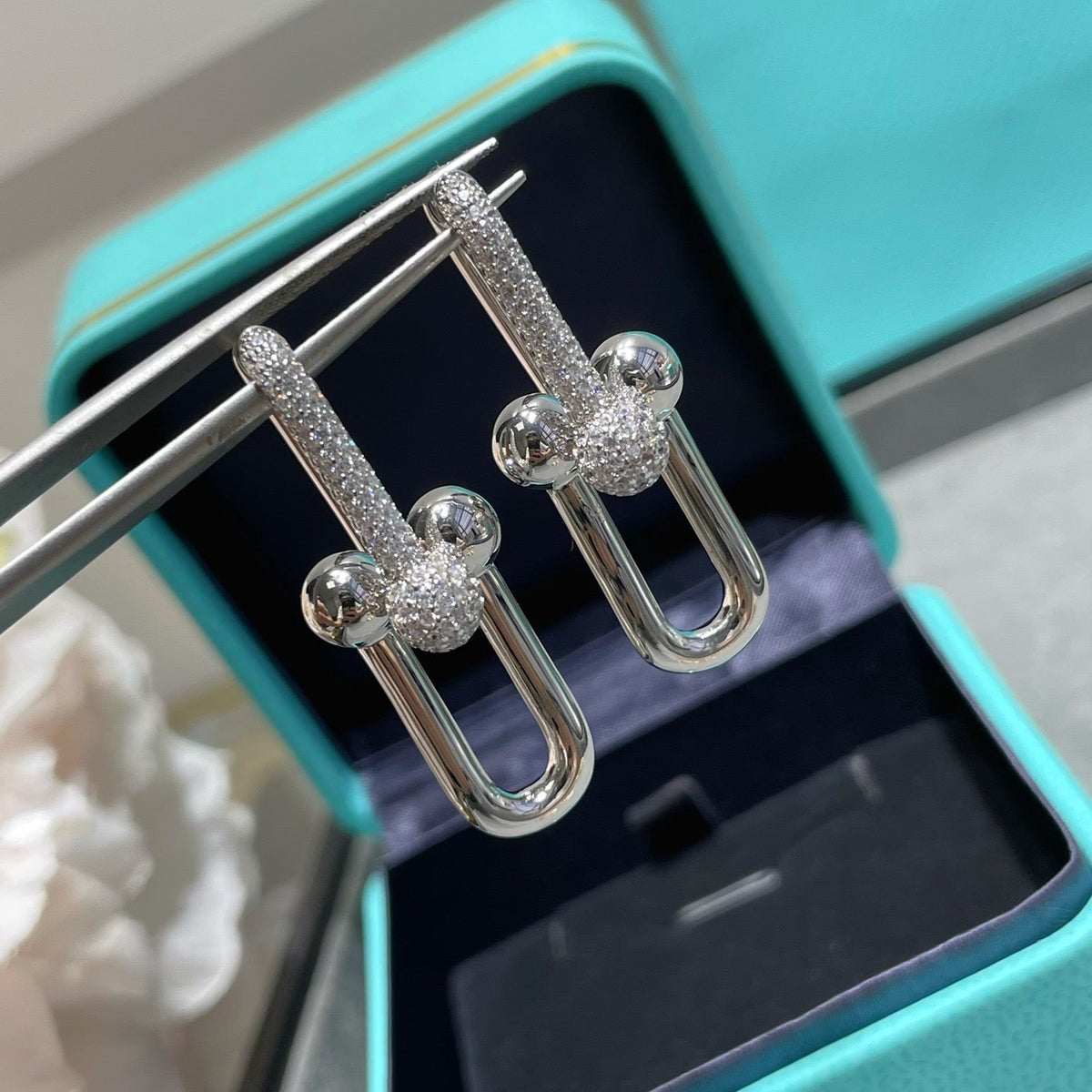 TF U-shaped diamond earrings