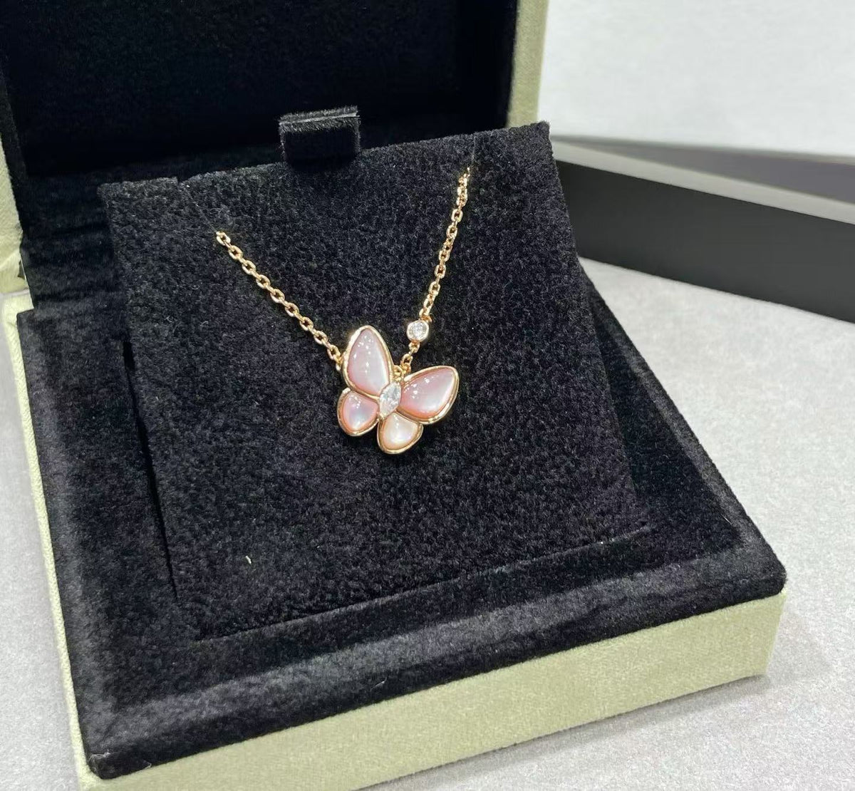 BUTTERFLY PINK MOTHER-OF-PEARL DIAMOND NECKLACE