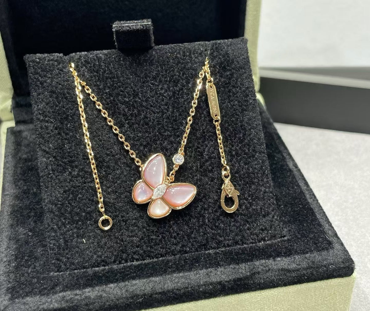 BUTTERFLY PINK MOTHER-OF-PEARL DIAMOND NECKLACE