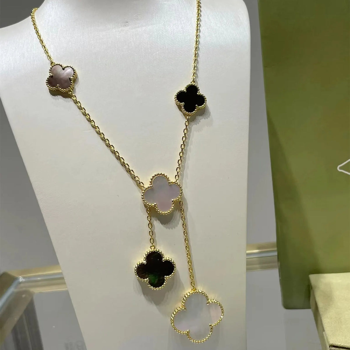 Van Cleef & Arpels Four-leaf clover chalcedony 6-flower necklace 6 colors