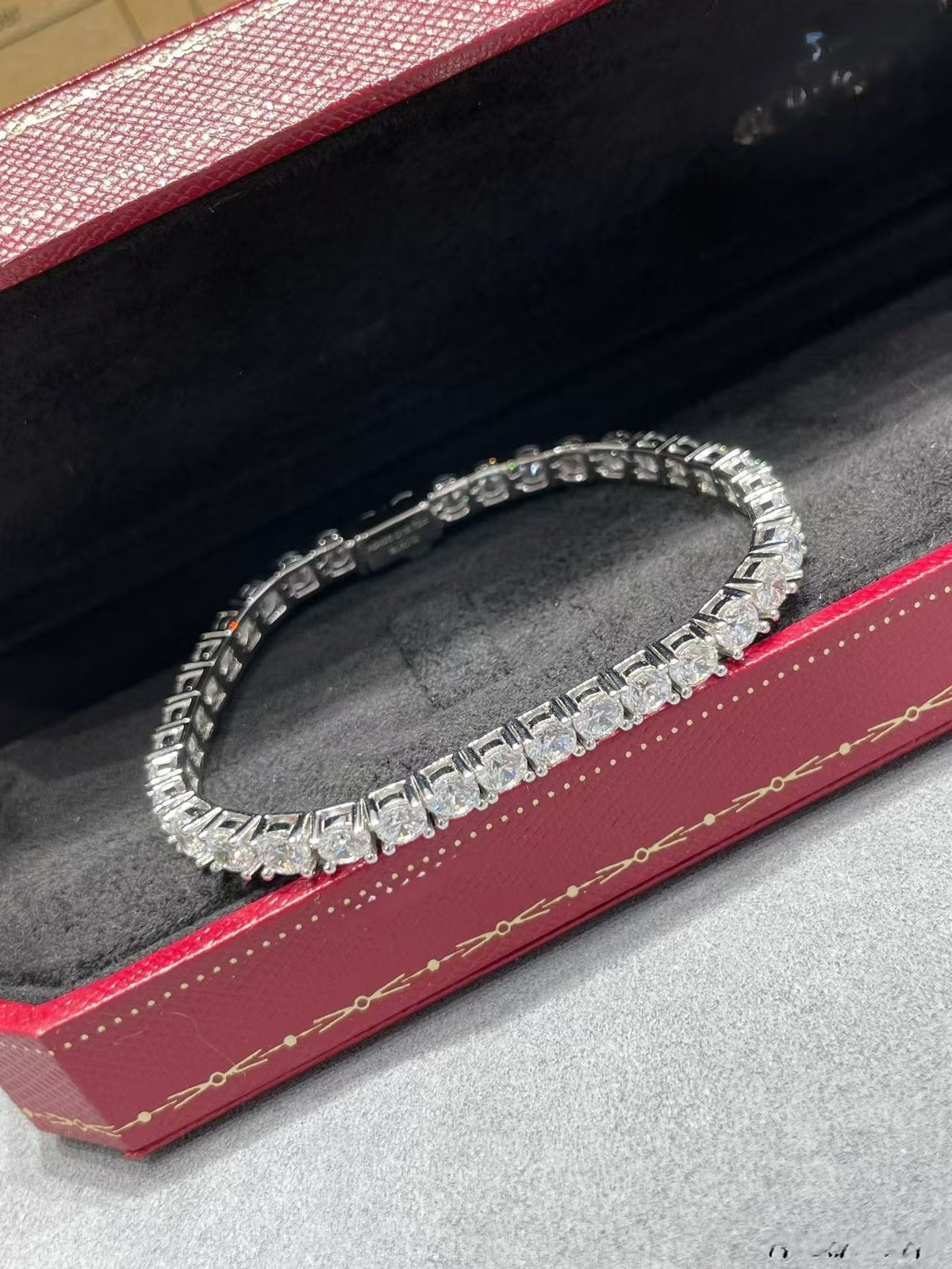 TENNIS BRACELET WITH FULL DIAMOND SETTING