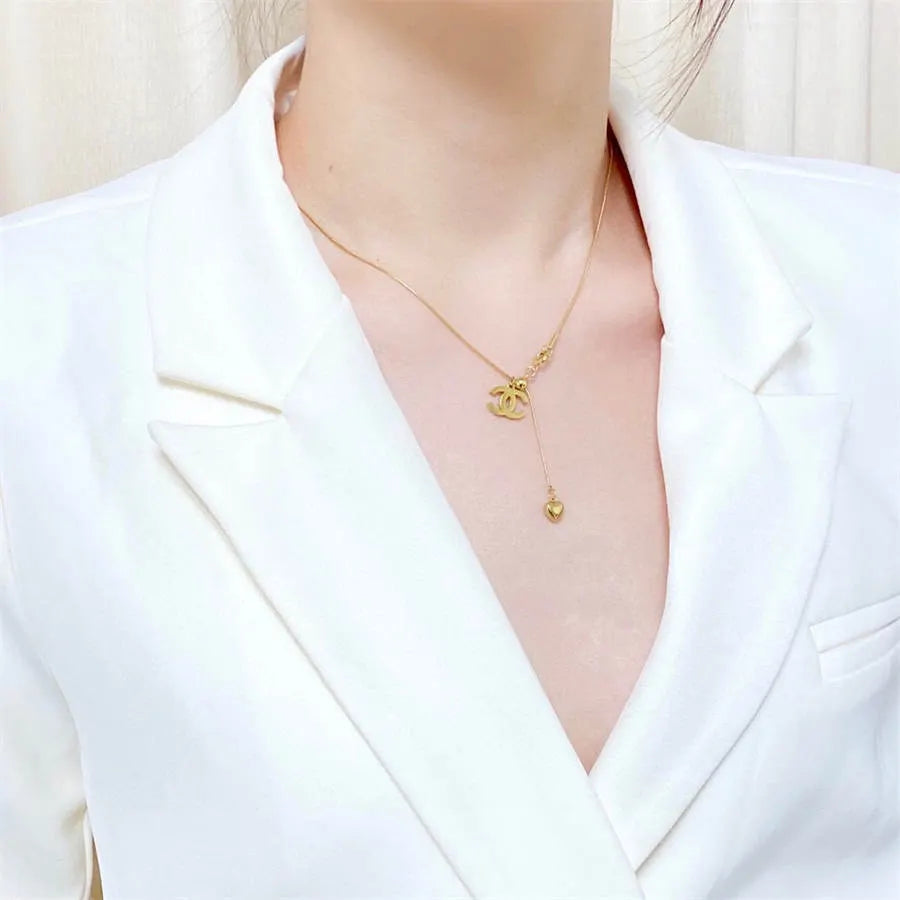 Chanel double C retractable collarbone necklace