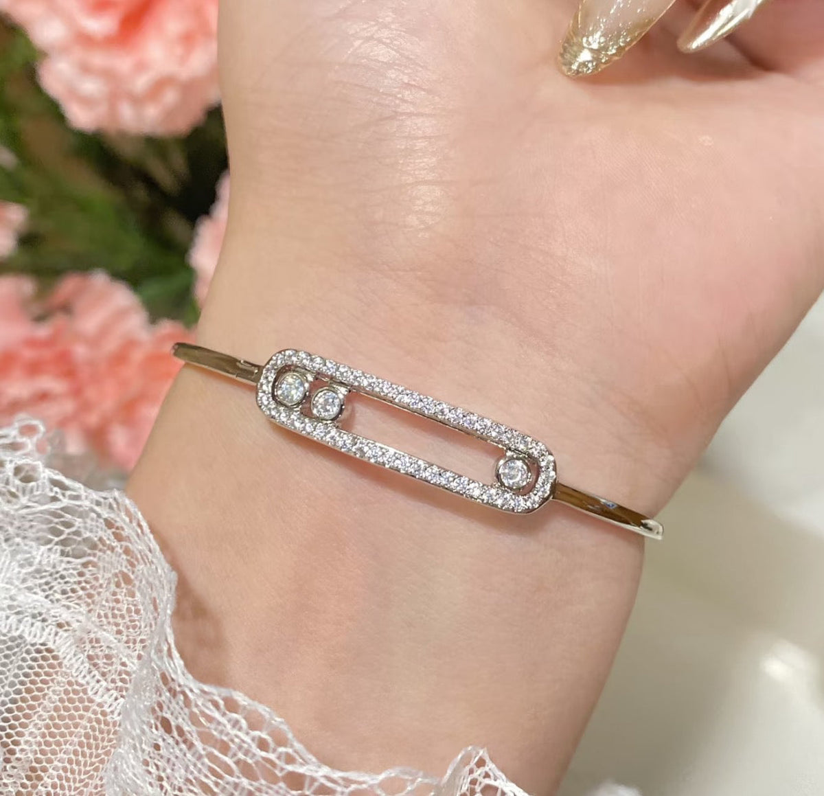 Move Pavé Diamond Bangle Bracelet M