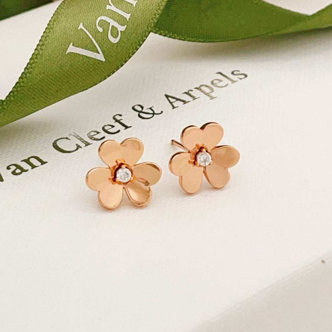 FRIVOLE MINI FLOWER EARRINGS