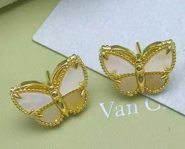 26 NEW CLOVER LUCKY LIGHT YELLOW AND WHITE SET