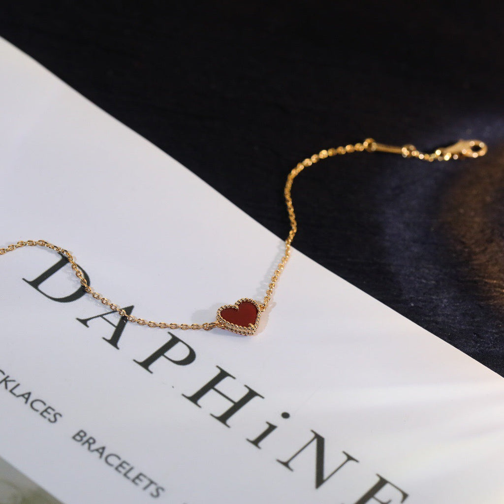 HEART-SHAPED  CARNELIAN SINGLE FLOWER BRACELET