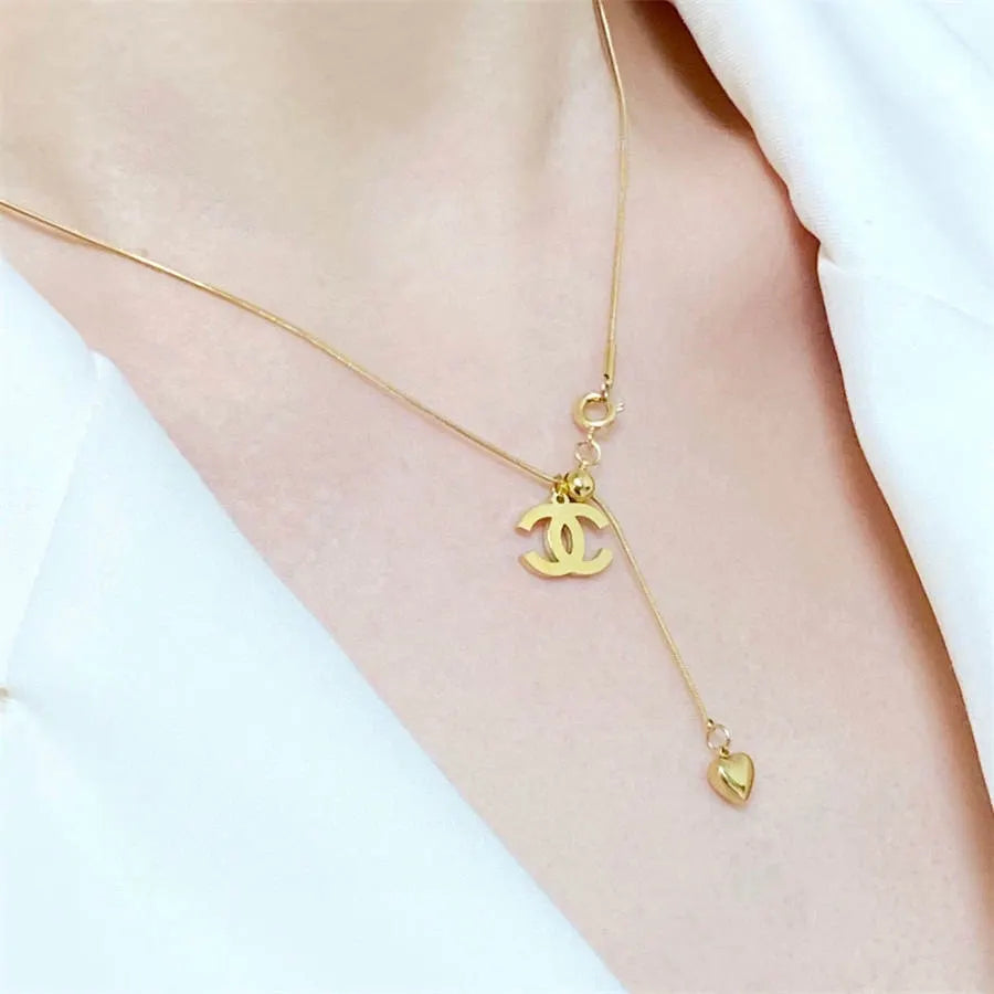 Chanel double C retractable collarbone necklace