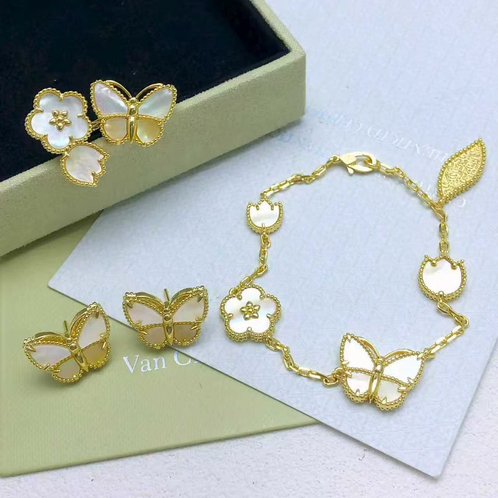 26 NEW CLOVER LUCKY LIGHT YELLOW AND WHITE SET