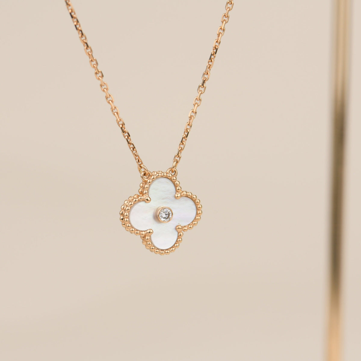 CLOVER 15MM DIAMOND WHITE FRITILLARIA NECKLACE