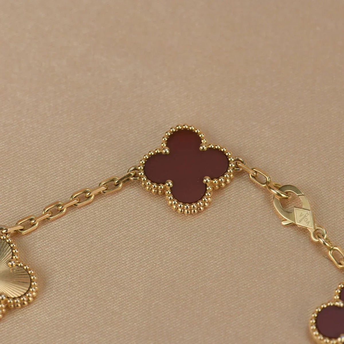 New  CLOVER 5 MOTIF RED CORNELIAN BRACELET COLLECTION