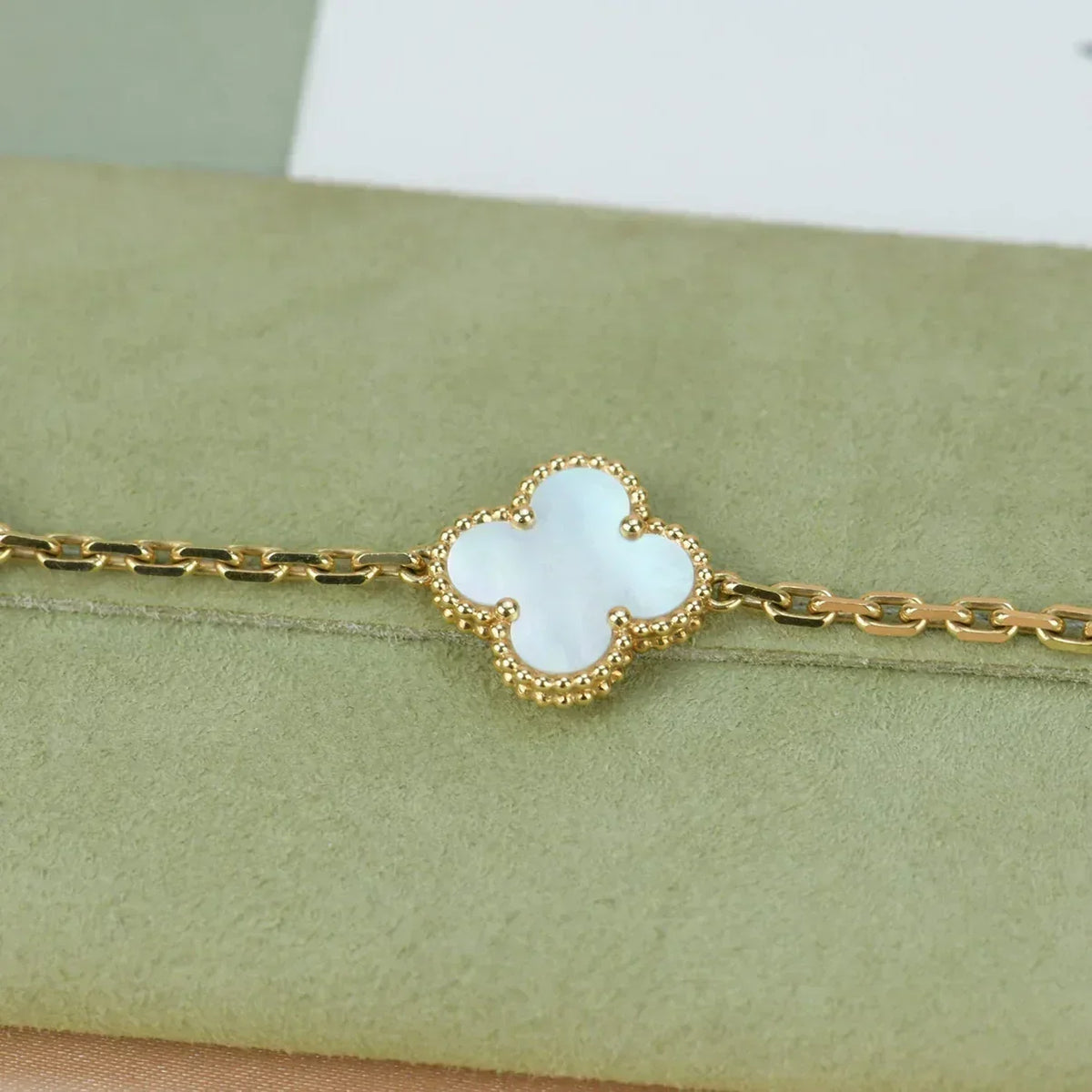 New CLOVER WHITE PEARL MOP 5 MOTIF BRACELET COLLECTION