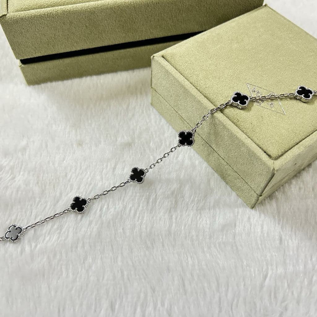 CLOVER 6 MOTIF  ONYXS BRACELET