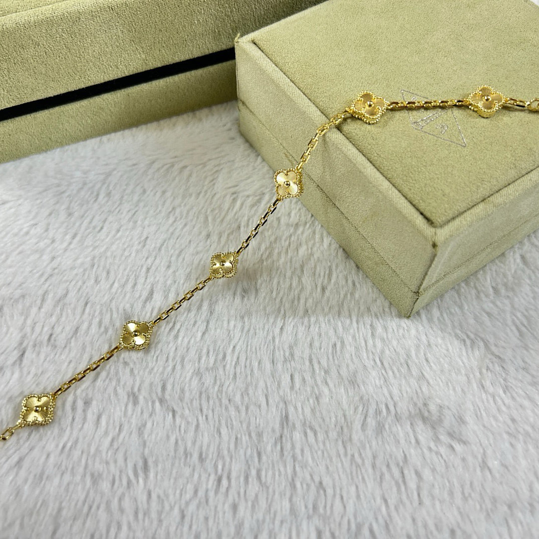New CLOVER 6 MOTIF DIAMOND BRACELET